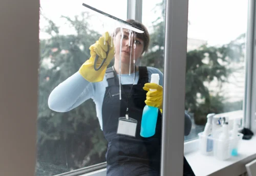 Nettoyage de vitres intérieures et extérieures à Simorre